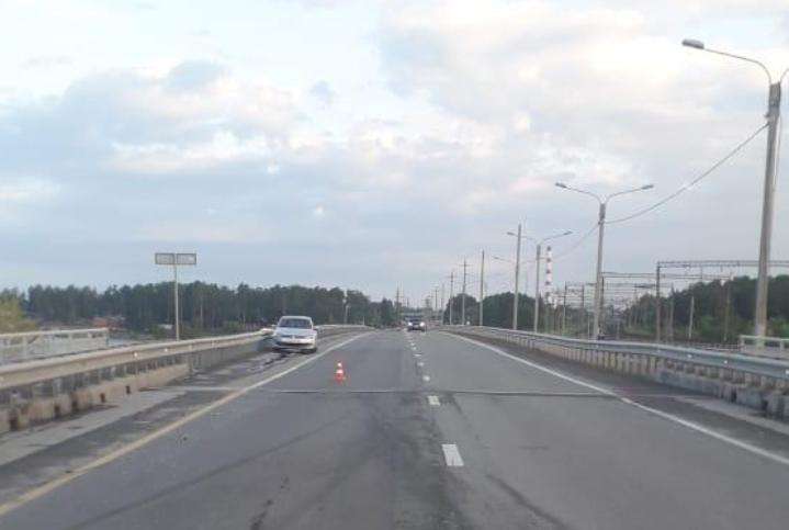 Пьяный водитель «Субару» на трассе в Бердске врезался в «Опель», тот отлетел в забор