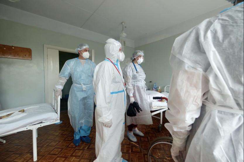 27 из 45 заразившихся COVID-19 сотрудников Бердской ЦГБ подхватили вирус вне больницы