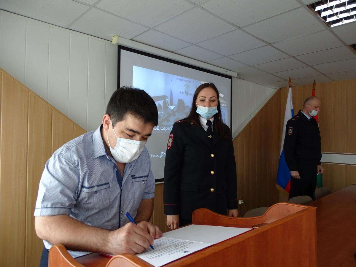Присягнули России трое иностранных граждан в Бердске