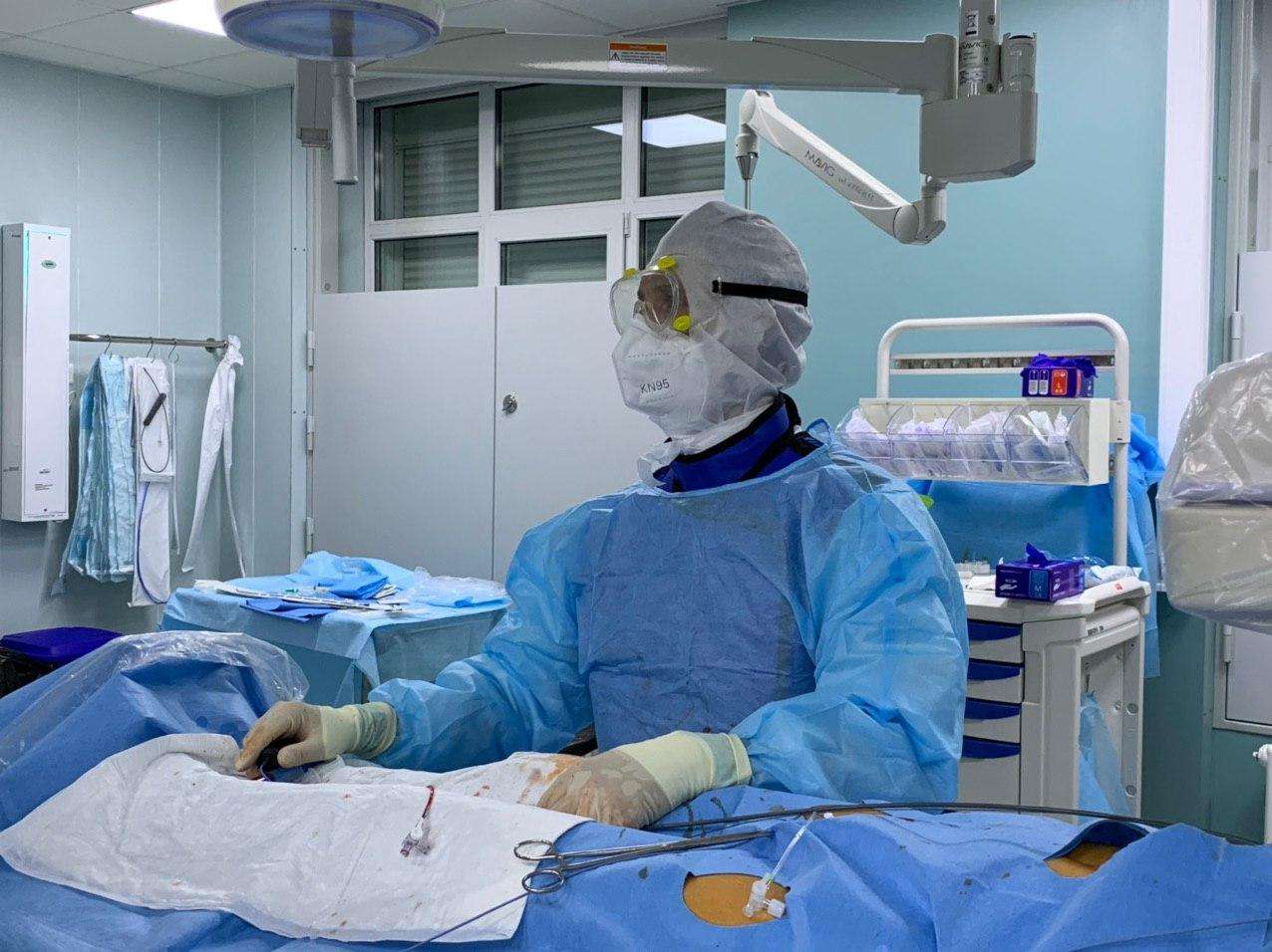 В клинике Мешалкина спасли больную COVID-19 пациентку с жизнеугрожающим нарушением ритма сердца