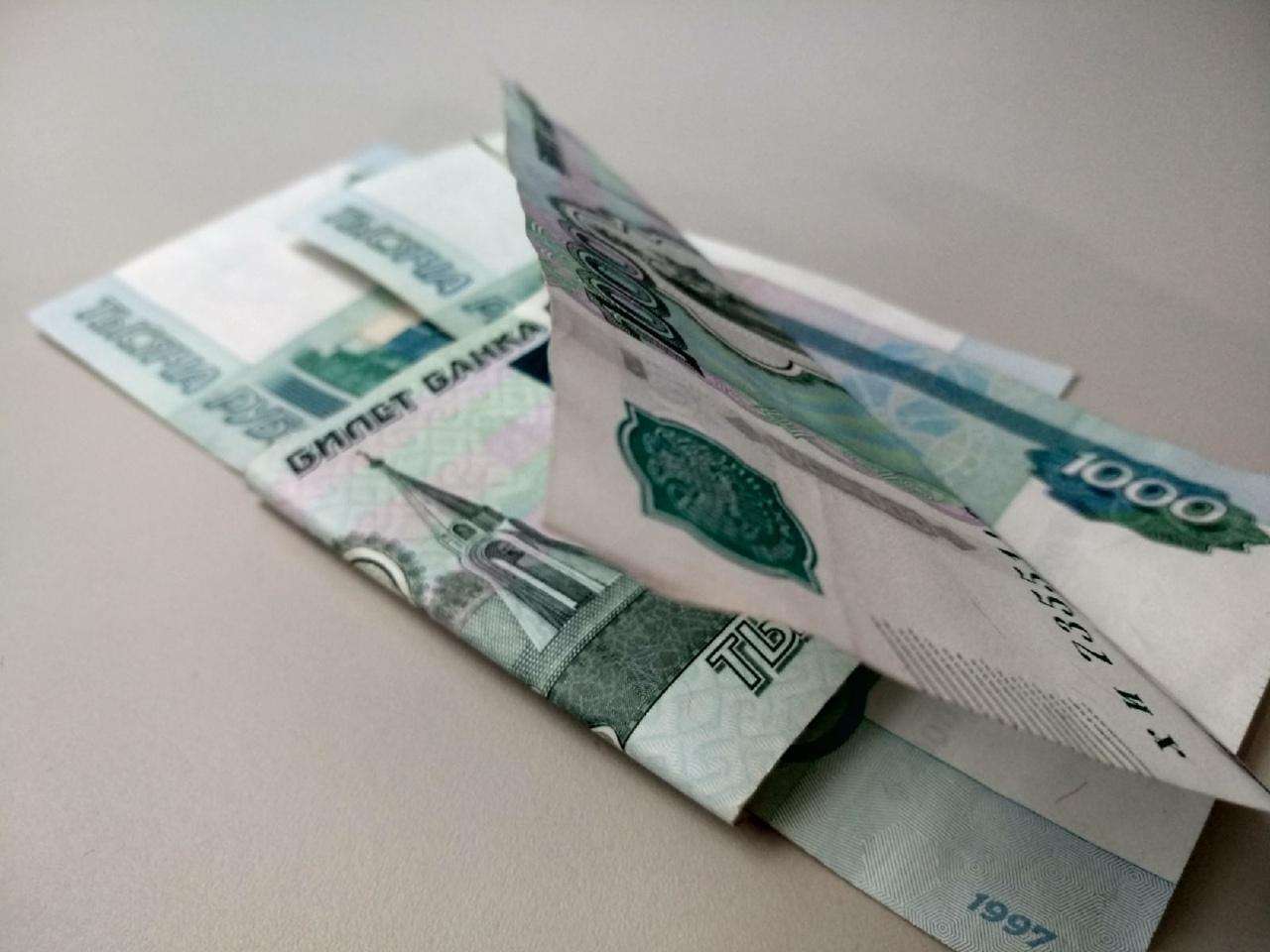 Пахнущий парфюмом седой «каменщик» сбывает 1000-рублёвую фальшивку в Бердске