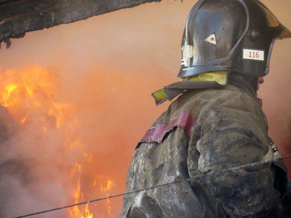 Двое пенсионеров погибли на пожаре в Новосибирской области