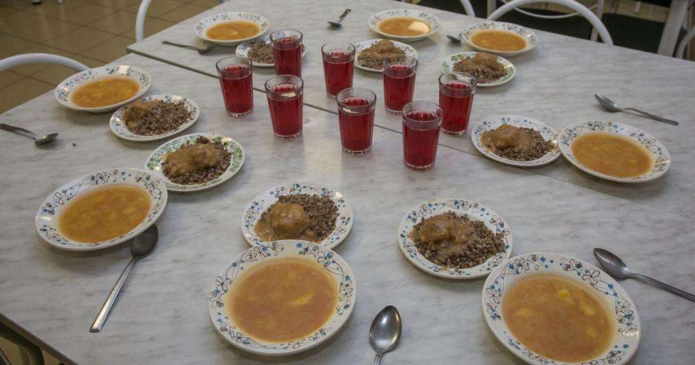 Бесплатные обеды: взрослые попробовали блюда, которыми кормят школьников Бердска