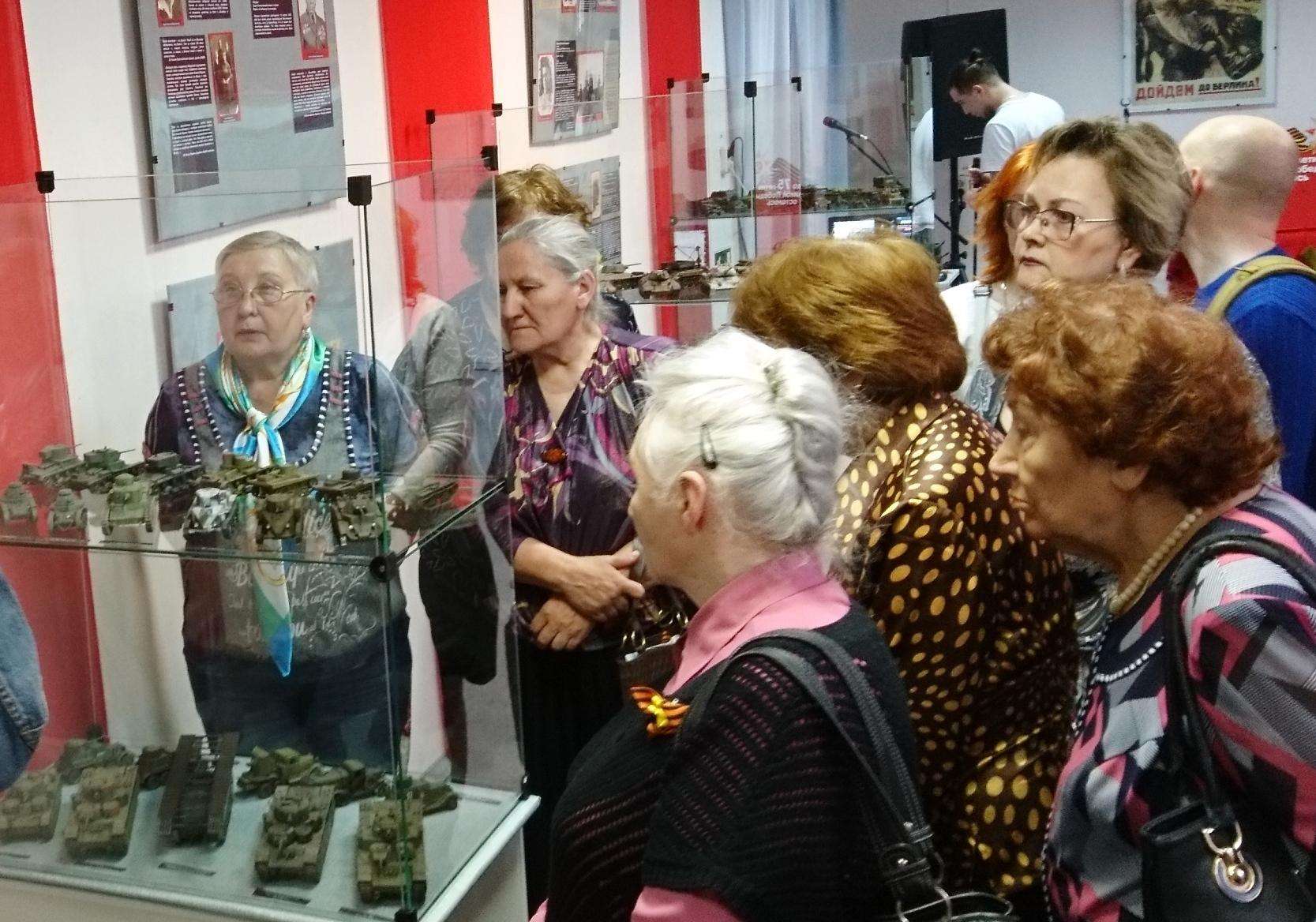 Бесплатно! 12 выставок и более 30 ежедневных экскурсий - музей Бердска встречает пожилых людей
