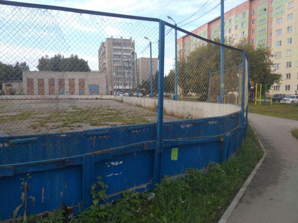 Хоккейную коробку на ул. Горького в Бердске отремонтируют: начнут с замены бортов 