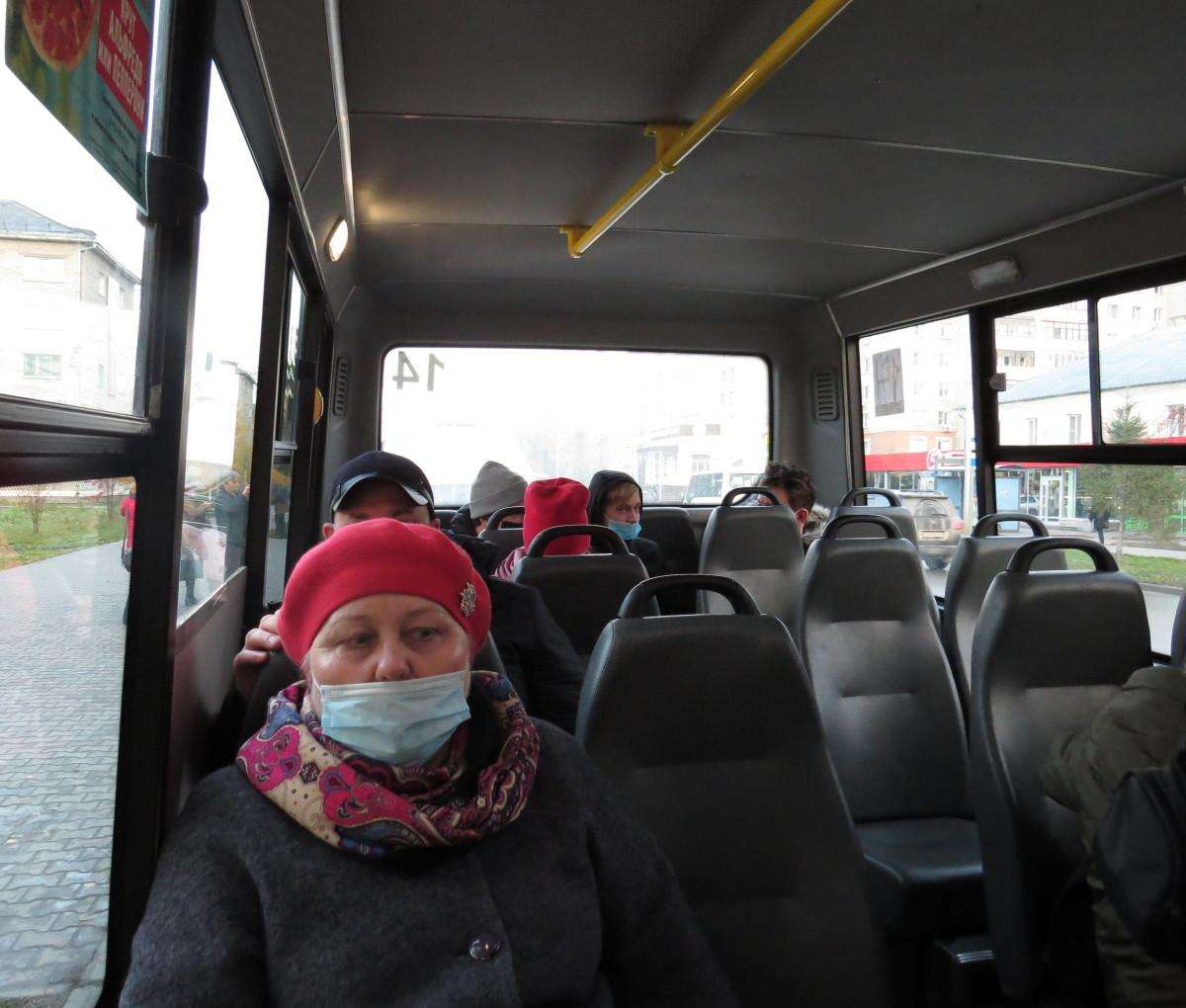 Масочно-подбородочный режим: неправильно носят маски жители Бердска, заявили в РПН