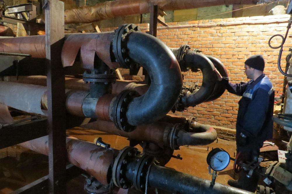 Причину частых внеплановых отключений горячей воды назвали в КБУ Бердска 
