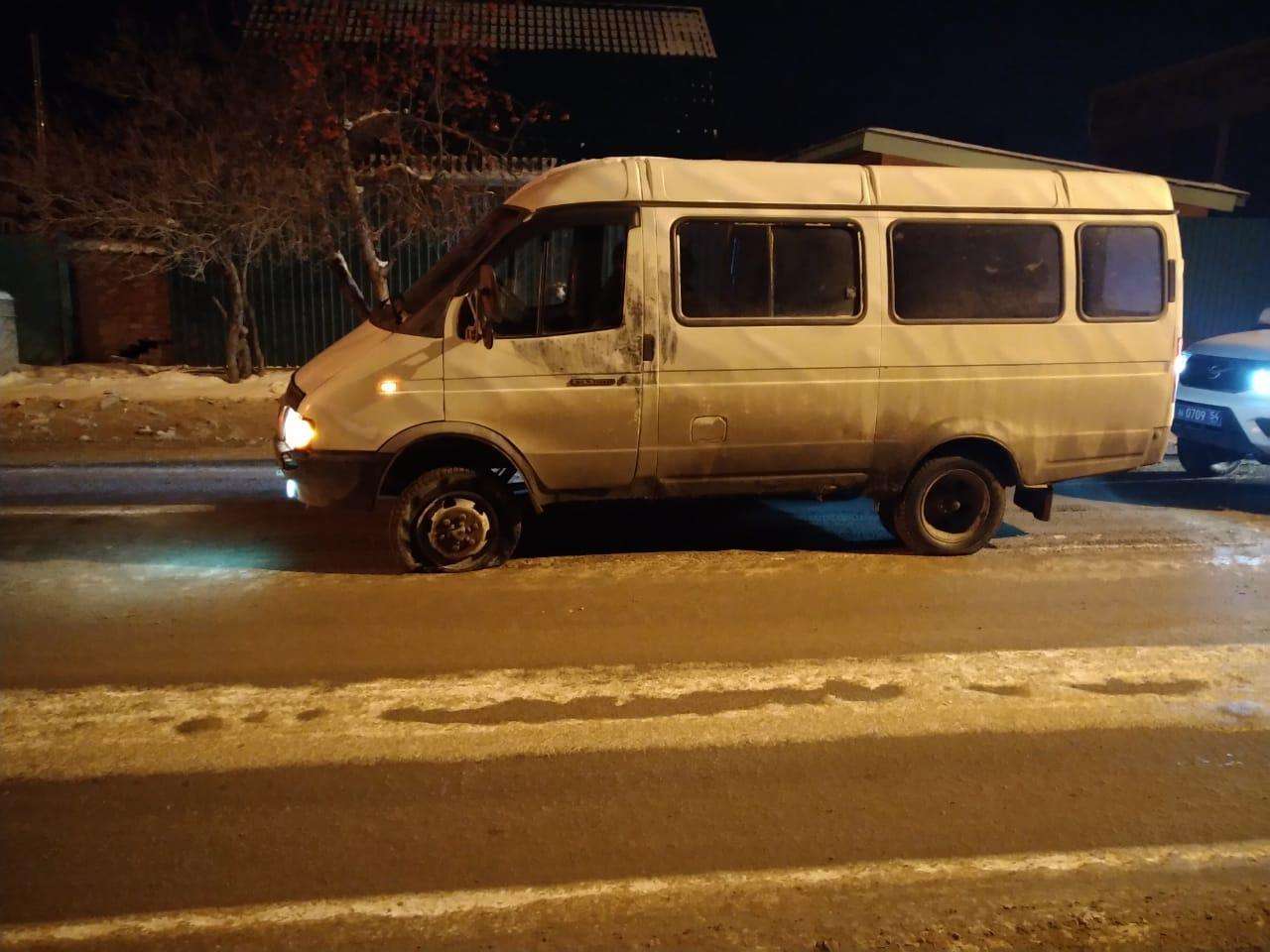 Пьяный водитель без прав на "ГАЗе" врезался в "Опель" в Бердске