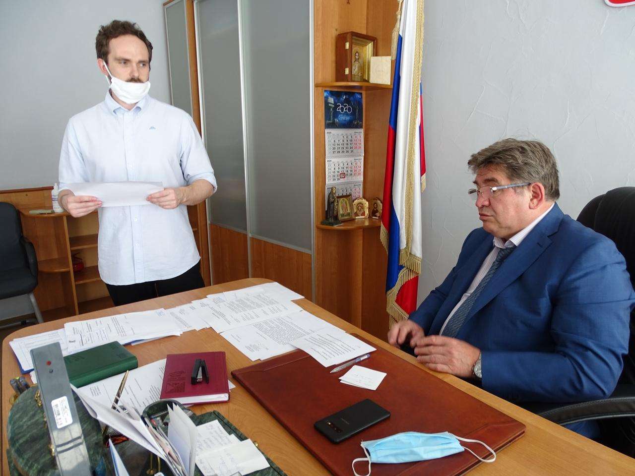 Глава Бердска не уволит сотрудника пресс-центра за избиение журналиста 