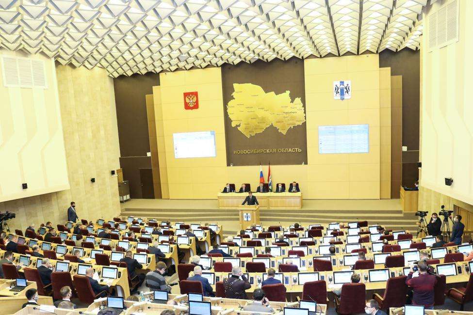 Проект закона об областном бюджете на 2021 год рассмотрели депутаты в первом чтении на сессии Заксобрания