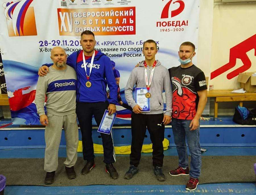 Золото и бронзу Всероссийского турнира по панкратиону получили бойцы из Бердска