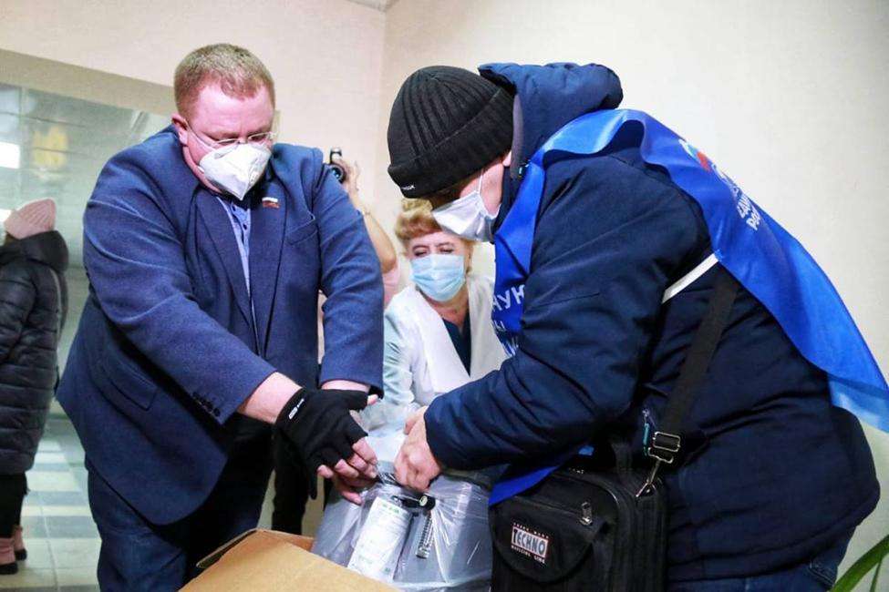 Кислородные концентраторы получили больницы в Искитиме и Новосибирске