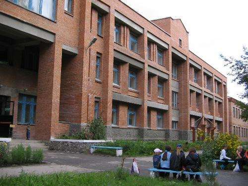 Школу №10 в Бердске чуть не перевели на дистанционку - заболели COVID-19 повара