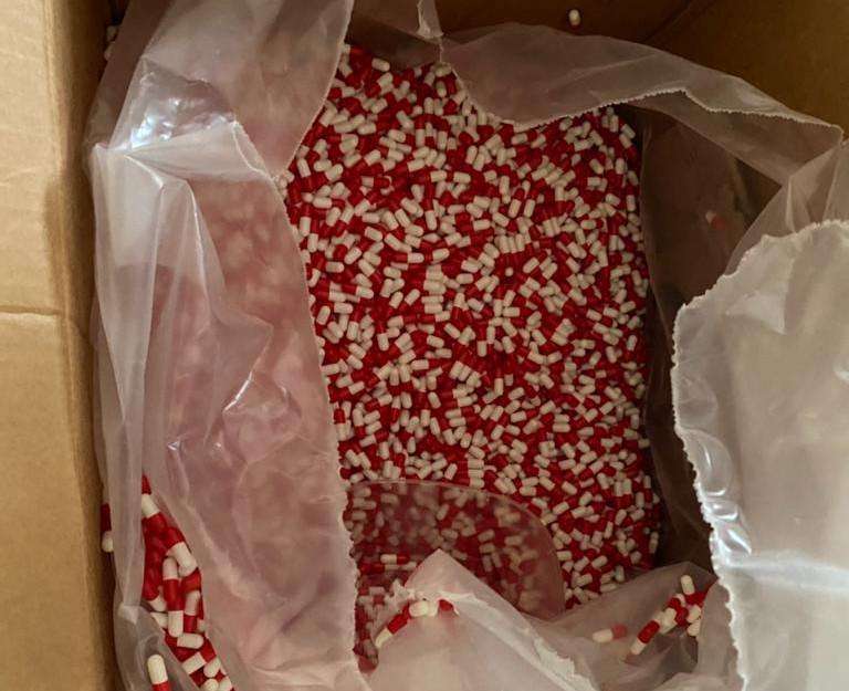 Бочки и коробки с сильнодействующими таблетками изъяли силовики с подпольного склада в Новосибирске