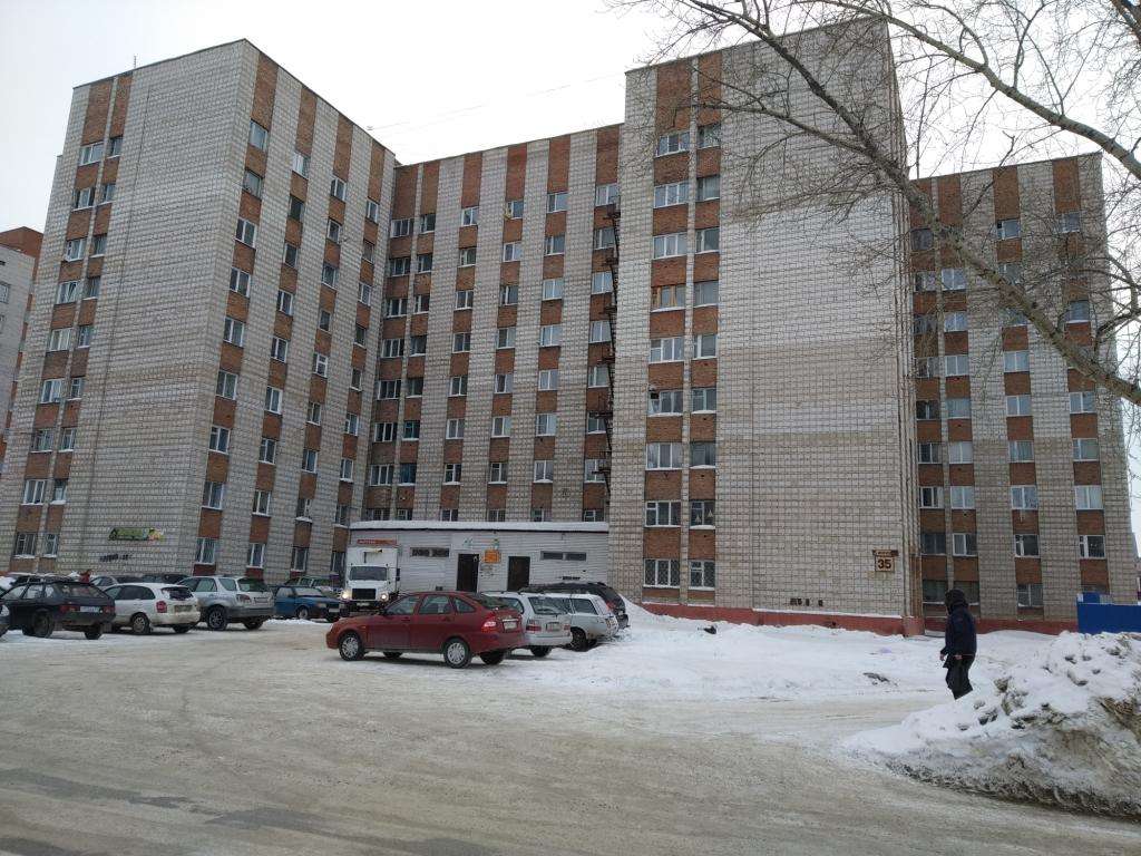 Поджог устроили неизвестные в 9-этажном доме в Бердске