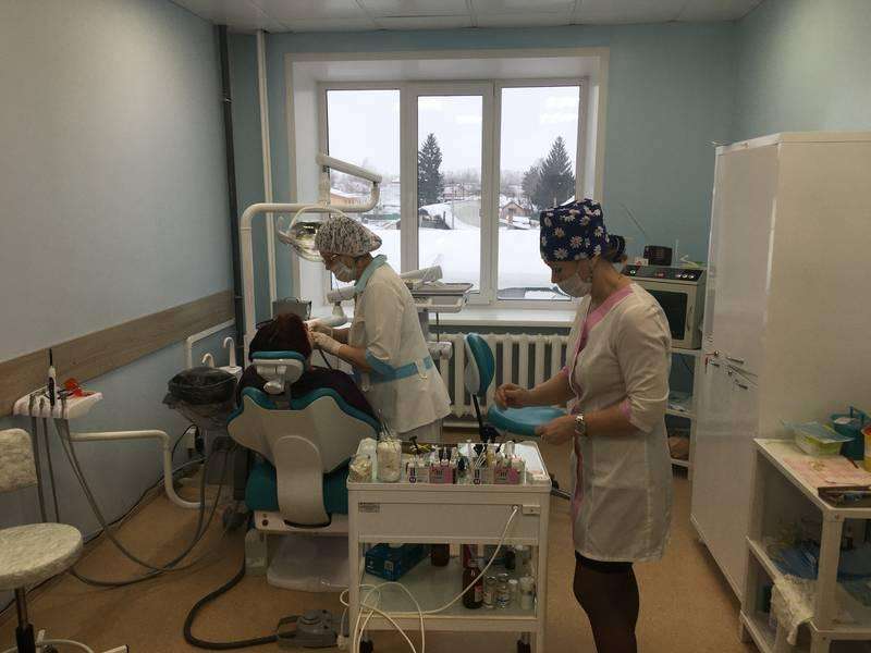 Лечение по ОМС и платный прием населения ведет городская стоматология ЦГБ Бердска