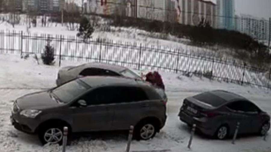 Водитель сбил женщину с малышом в коляске в Новосибирске