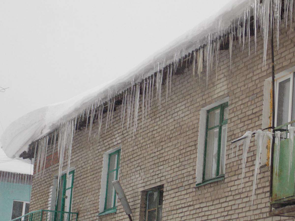 За снег и сосульки на крышах Бердска могут наказать не только УК, но и собственников 