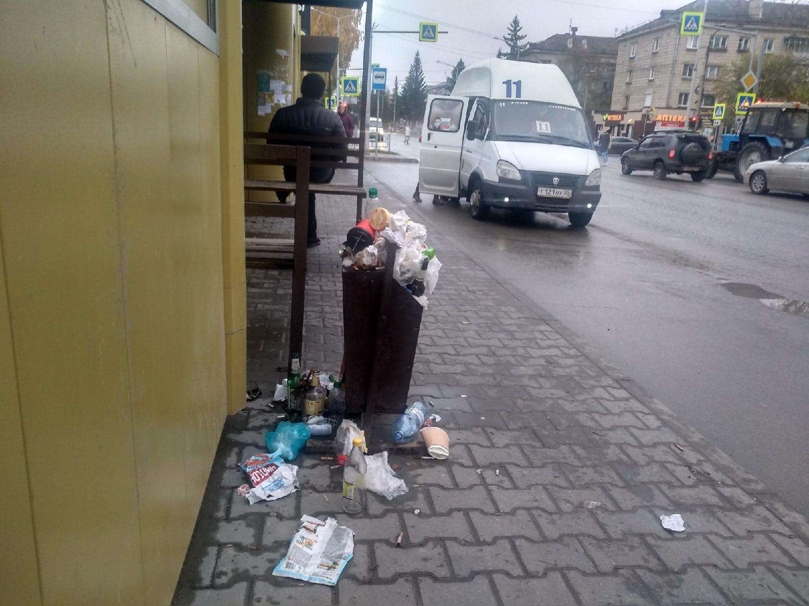Отчитал маршрутчиков за мусор начальник УЖКХ Бердска: «Гадят там, где у них место отстоя» 