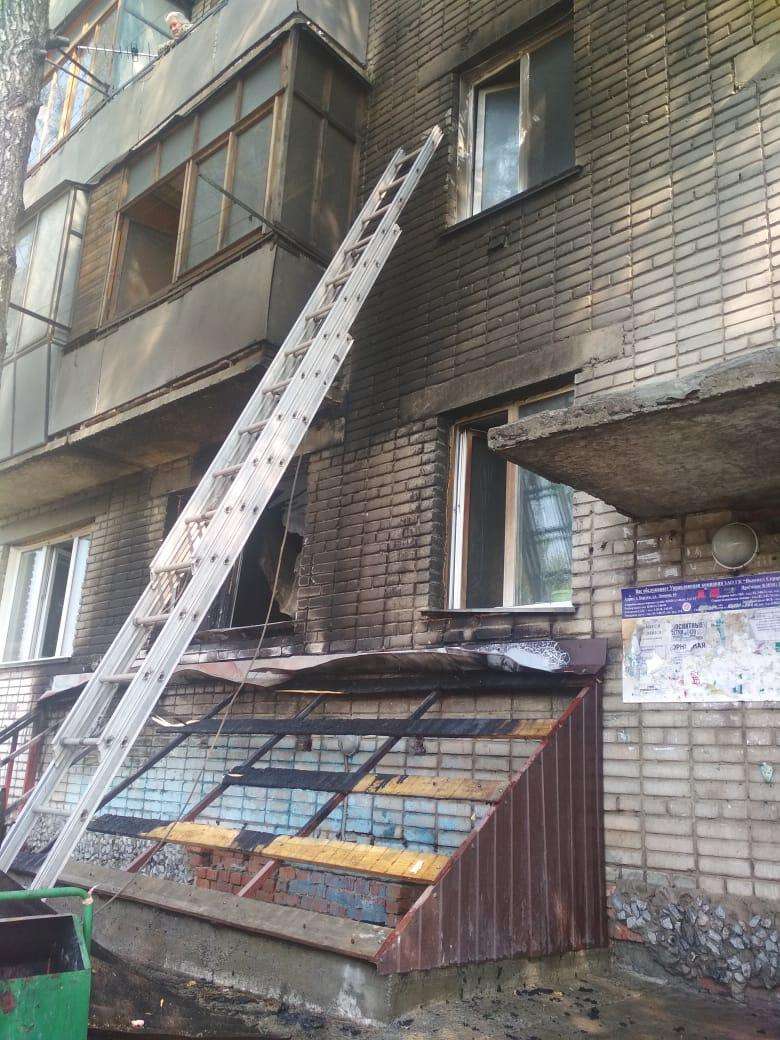 20 человек эвакуировали пожарные из 5-этажки на ул. Островского в Бердске