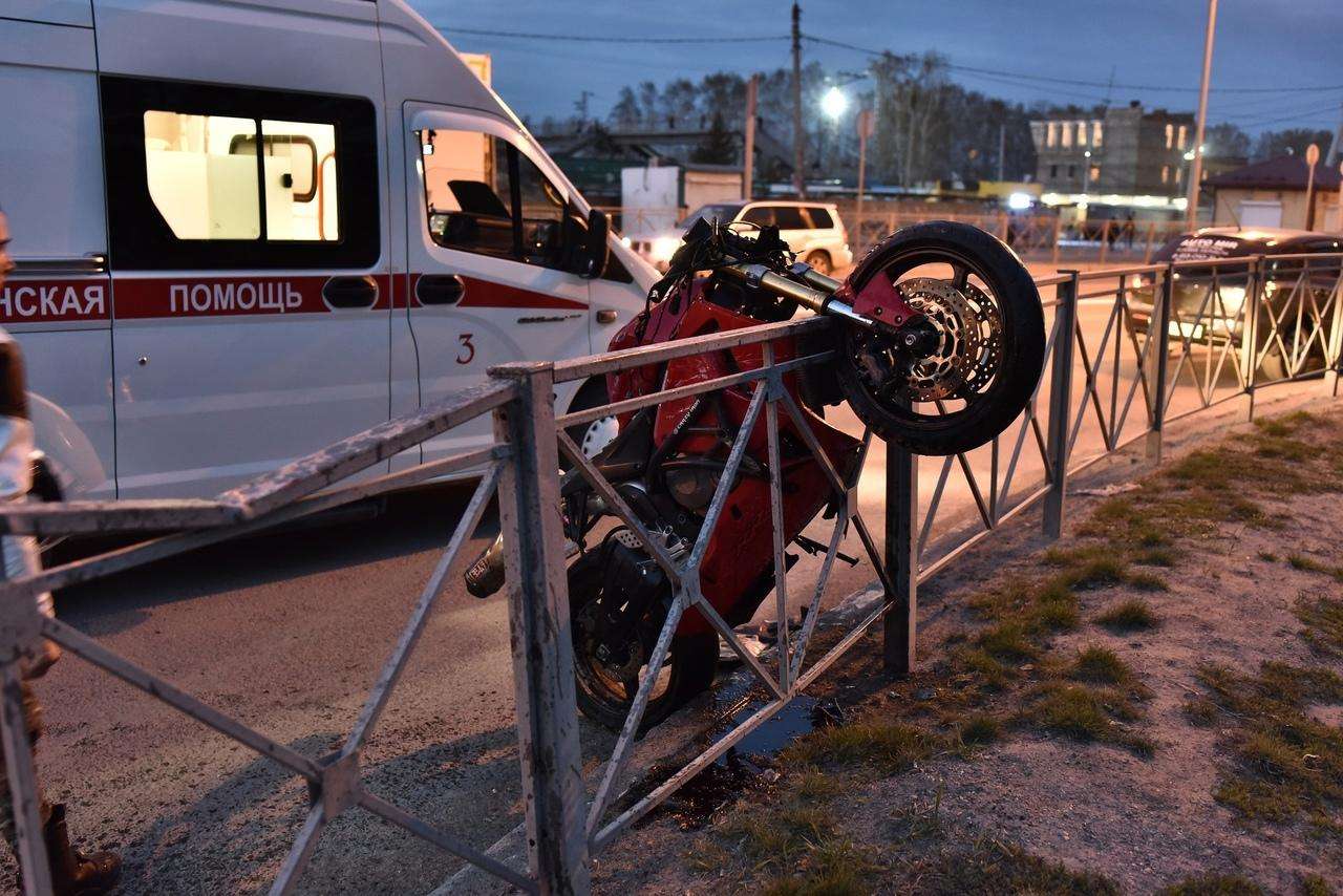 ГИБДД: Пострадавший в ДТП у вокзала в Бердске мотоциклист не имел прав на байк