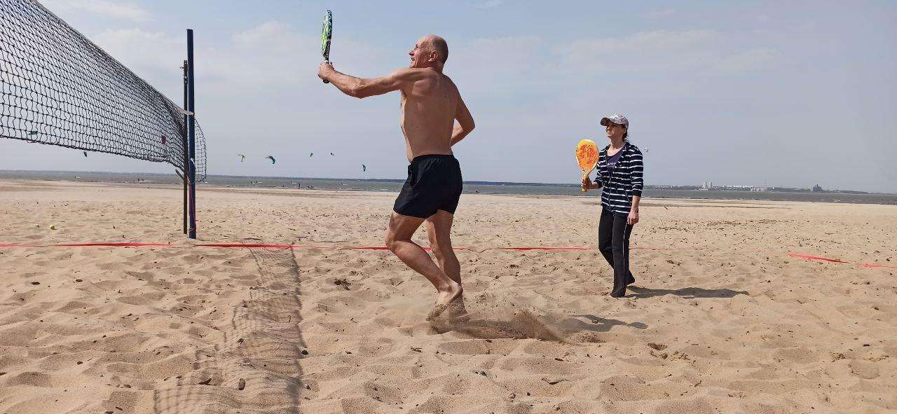 Открыли пляжный теннисный сезон в Бердске