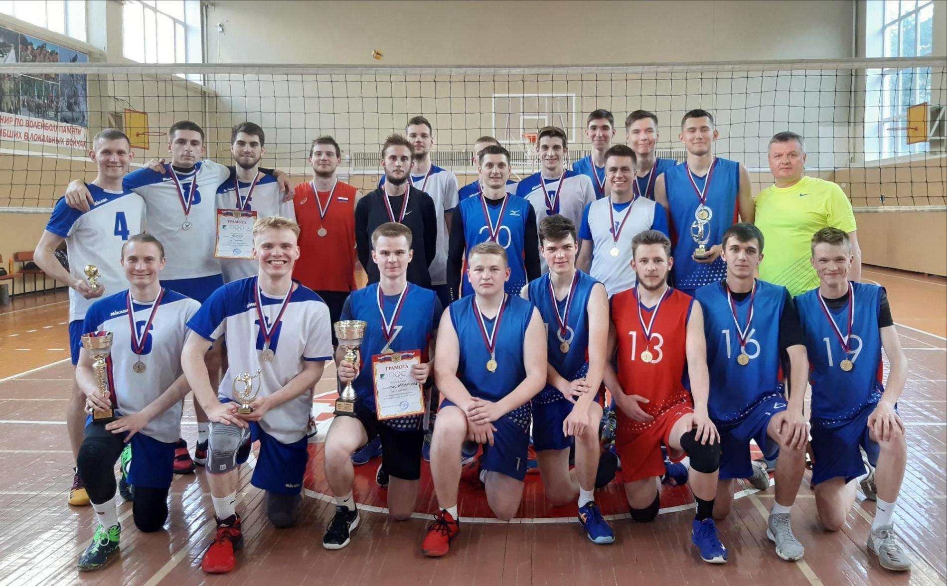 Чемпионат город Бердска по волейболу среди мужских команд завершился победой команды "Авангард"