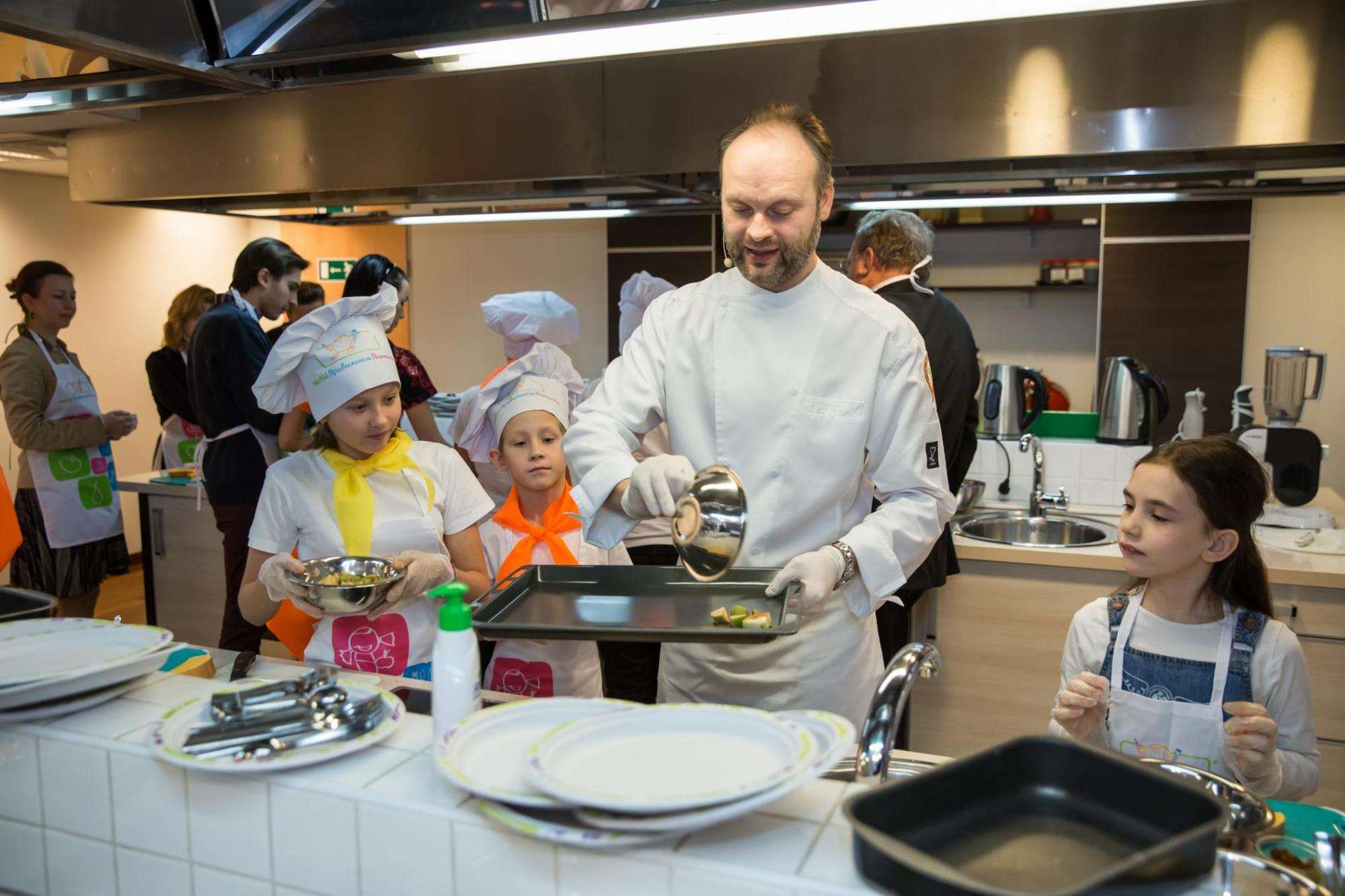 Известный бренд проведет для бердских школьников дистанционный кулинарный лагерь