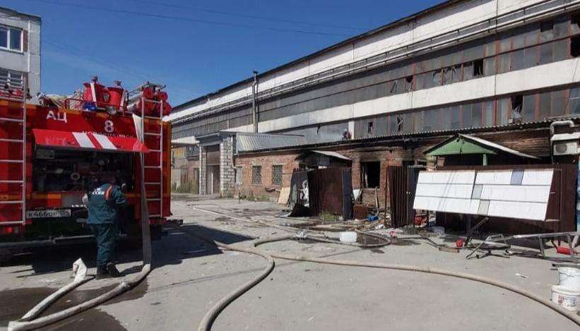 Взорвались газовые баллоны при пожаре на производстве в Советском районе. Погиб человек 