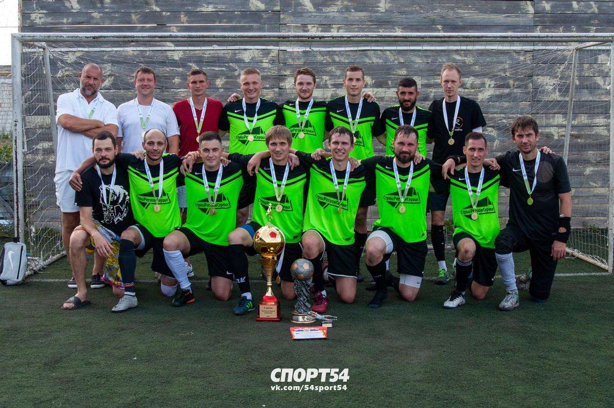 Команда "Рассвет" победила на Чемпионате Бердска по футболу