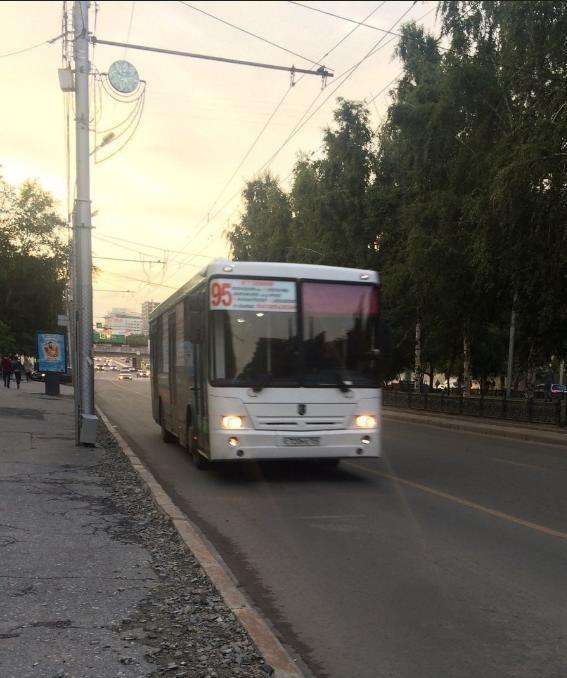 Мужчина пырнул ножом пенсионера в автобусе в Новосибирске
