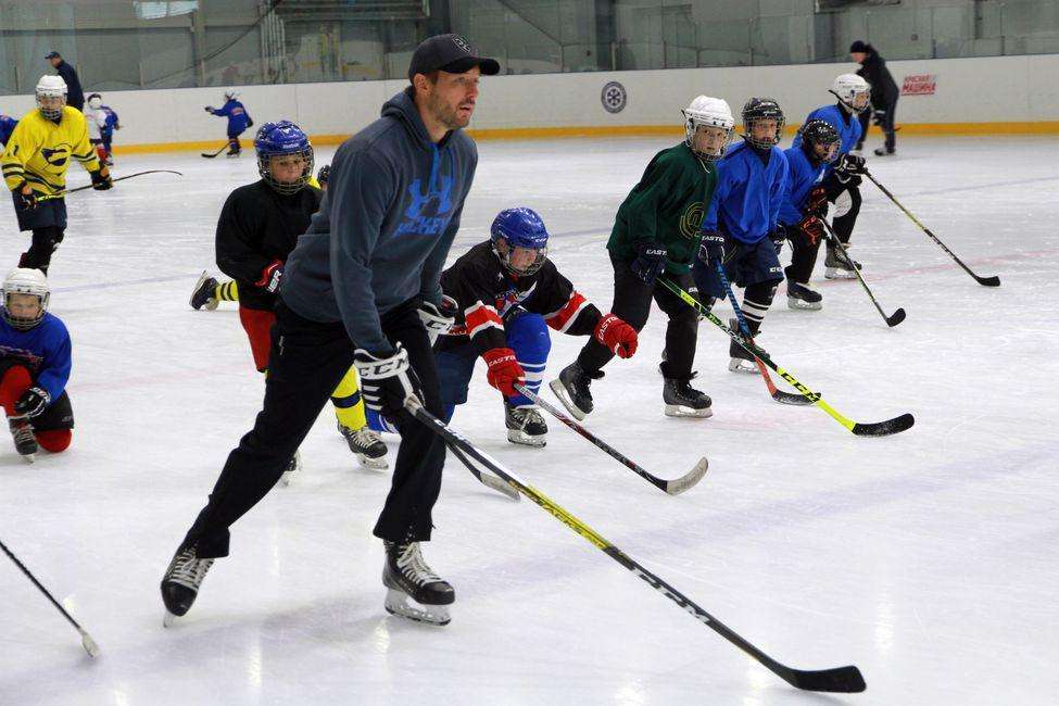 Бронзовые призеры чемпионата Континентальной хоккейной лиги провели в Бердске отрытую тренировку для детей