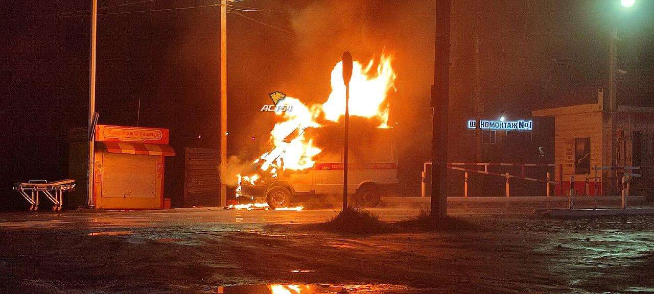 Сгорела машина скорой помощи на Бердском шоссе