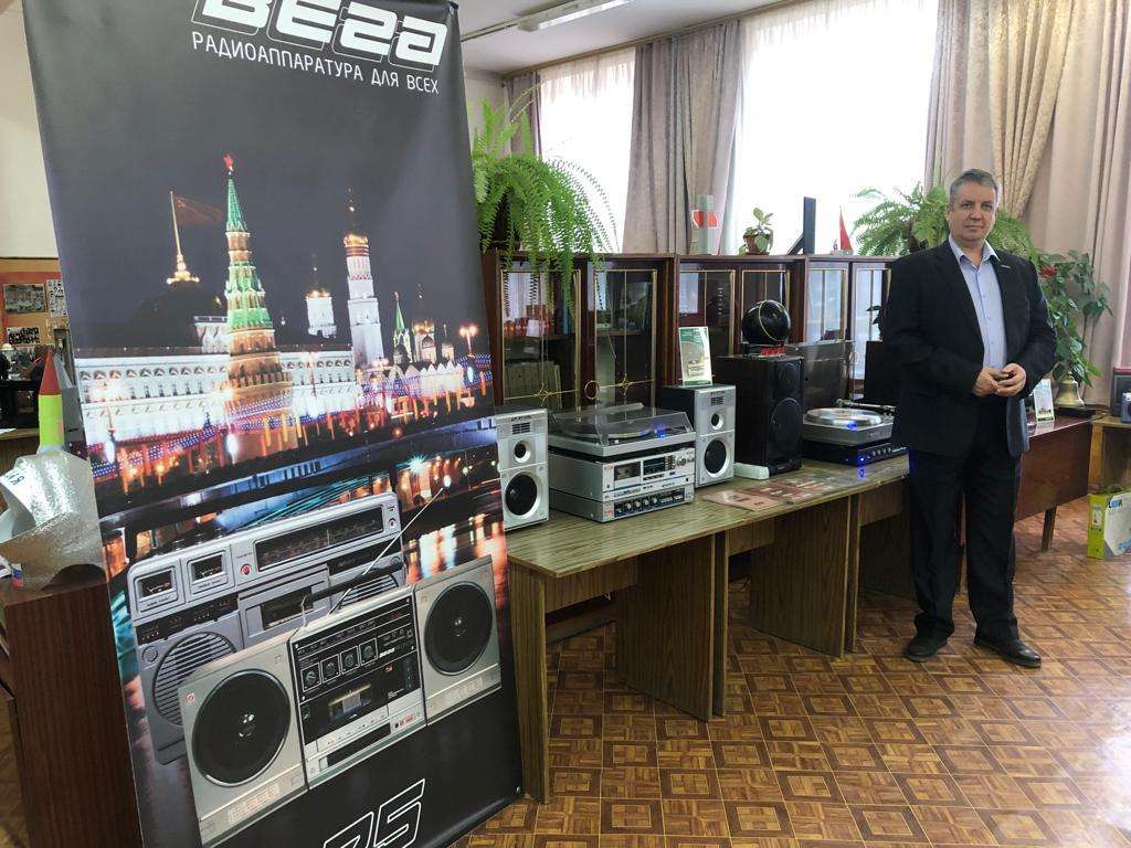 Уникальную выставку радиотехники БРЗ «Вега» для молодёжи организовал коллекционер из Бердска