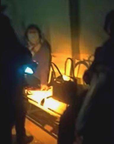 С фонариком! Вырубили свет в поликлинике в Бердске за час окончания приема пациентов