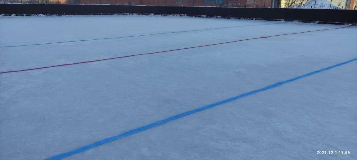 Три хоккейные коробки заливают во дворах Бердска 