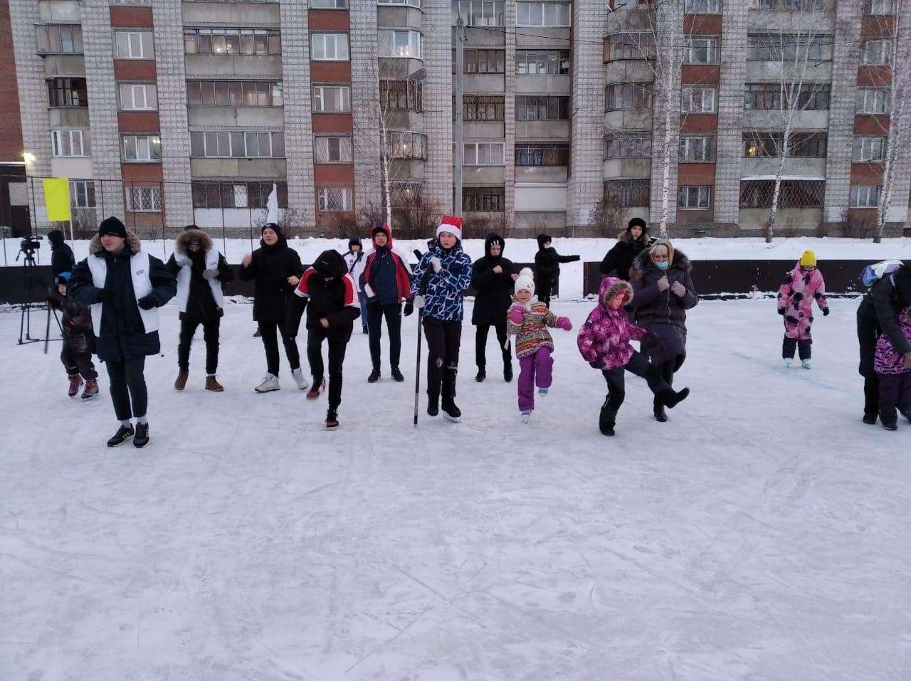 В Бердске открыли сезон дворового хоккея 