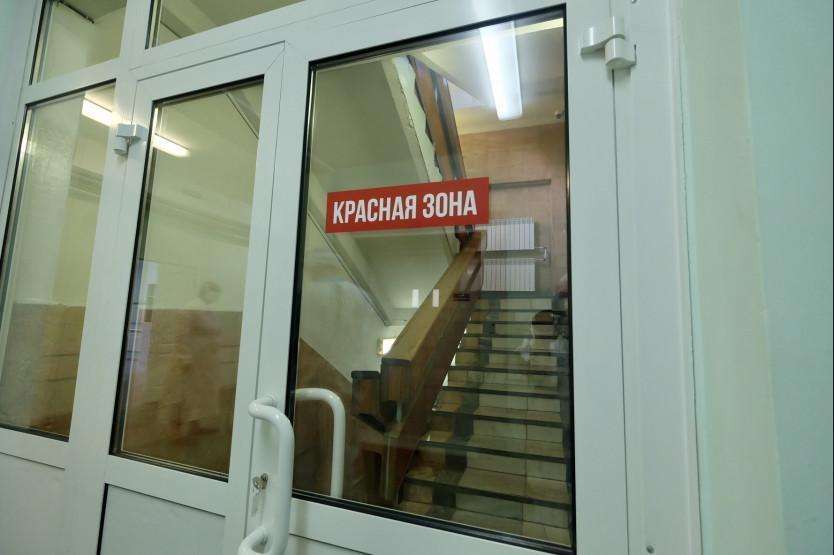 Красная зона занимает два этажа ковидного госпиталя в Бердске