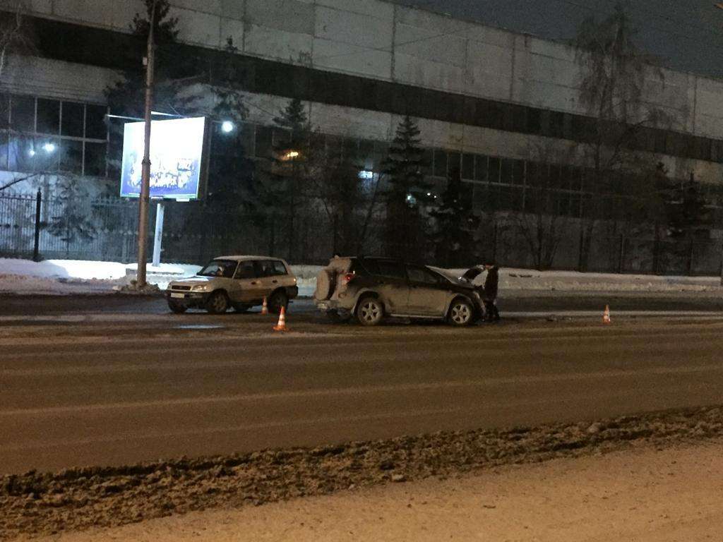 Четыре «Тойоты» столкнулись в Новосибирске, на Димитровском мосту