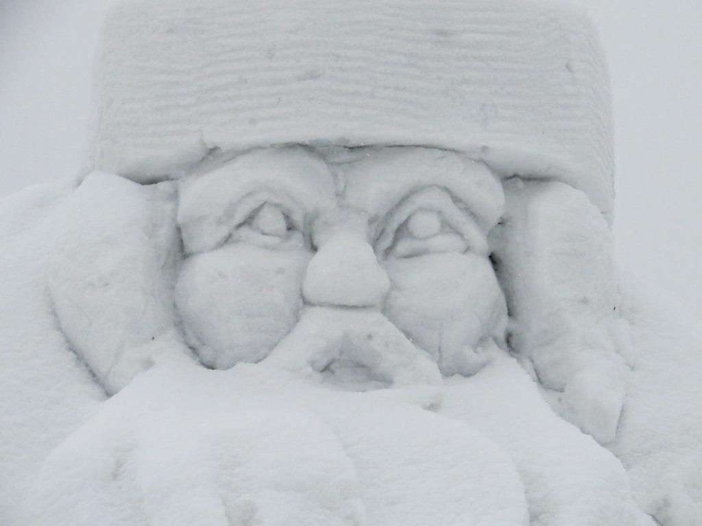 Началось строительство снежного городка в Бердске