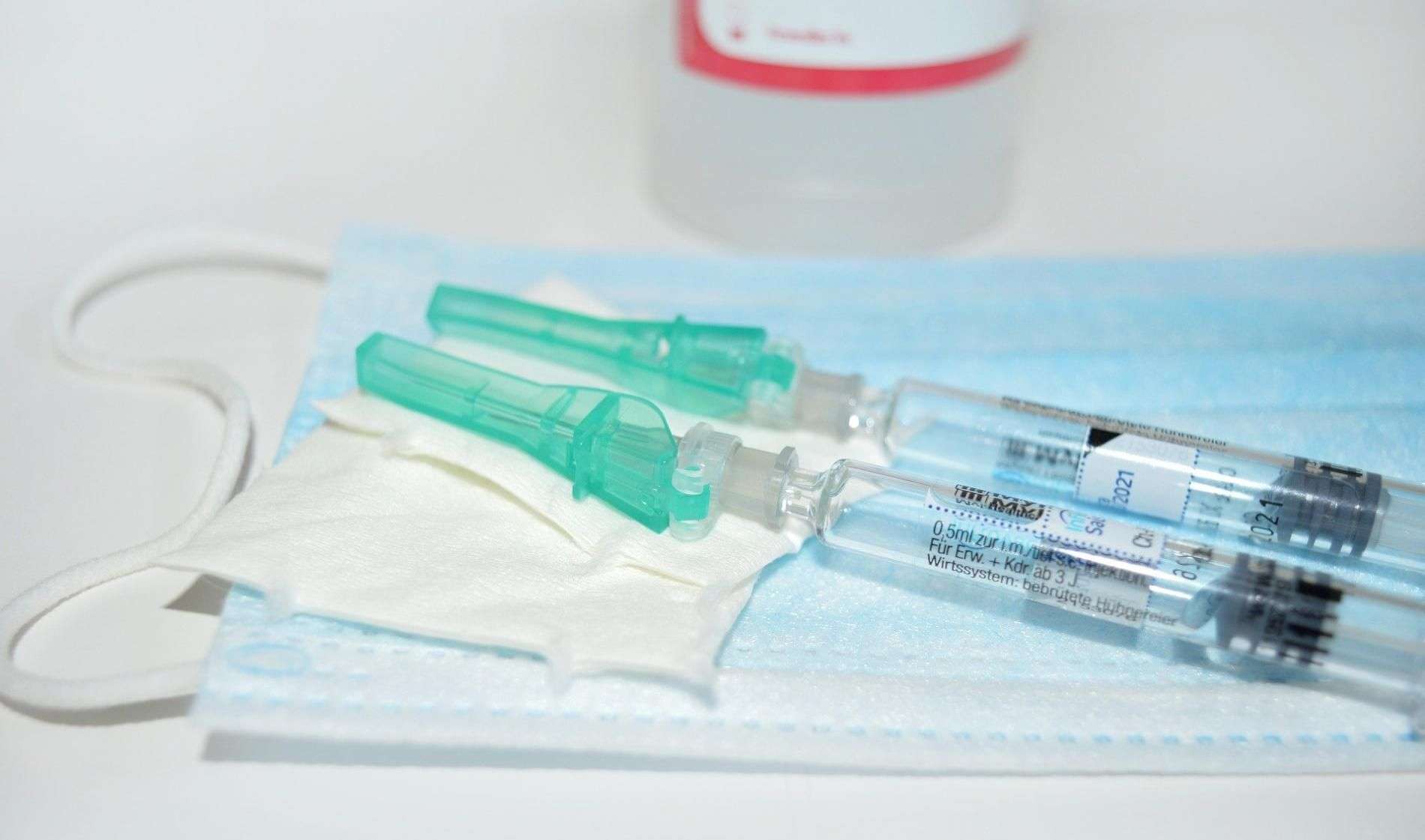 В Бердске двумя компонентами вакцинировалось уже больше 38 тысяч человек
