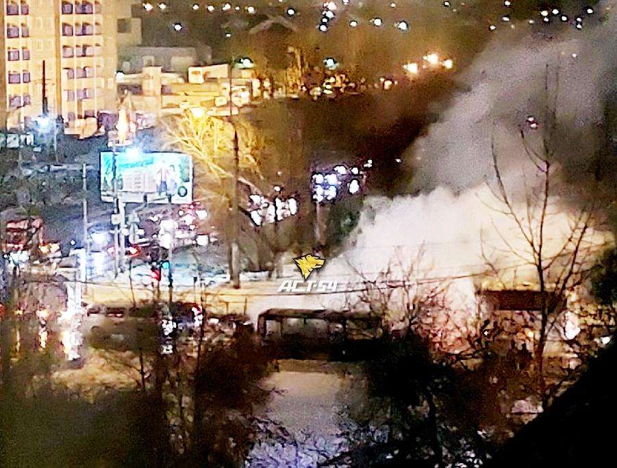 На работу – с огоньком. Пассажирский автобус сгорел в Новосибирске