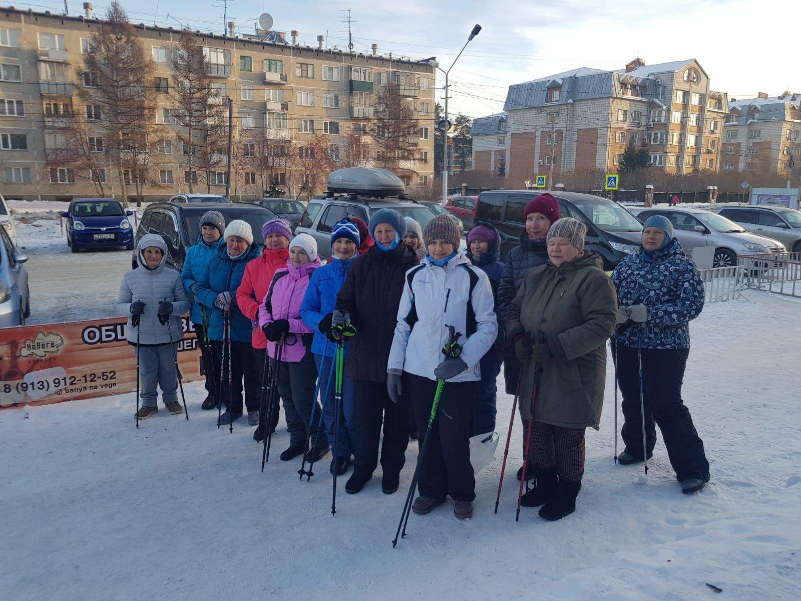 В Бердске открыли школу скандинавской ходьбы «ШАХ».
