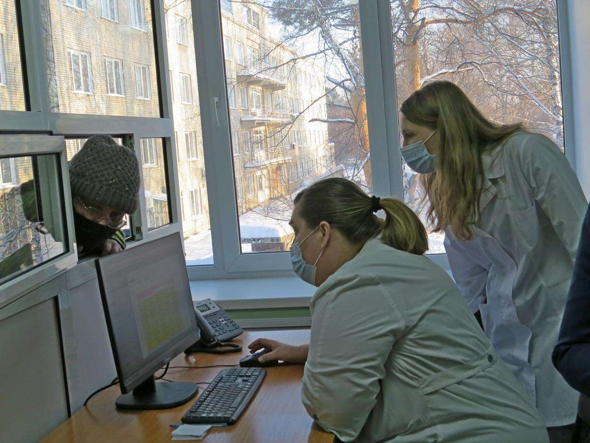 Ковидные колл-центры Новосибирской области работают в усиленном режиме