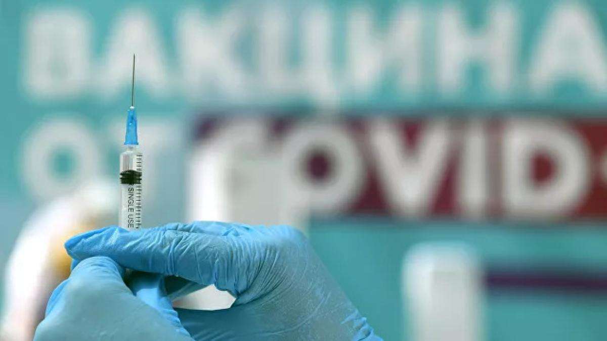 70 процентов взрослого населения России получили прививку от COVID-19