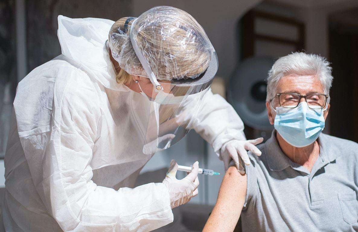Около 69% пожилых людей региона старше 60-ти сделали прививку от коронавируса 