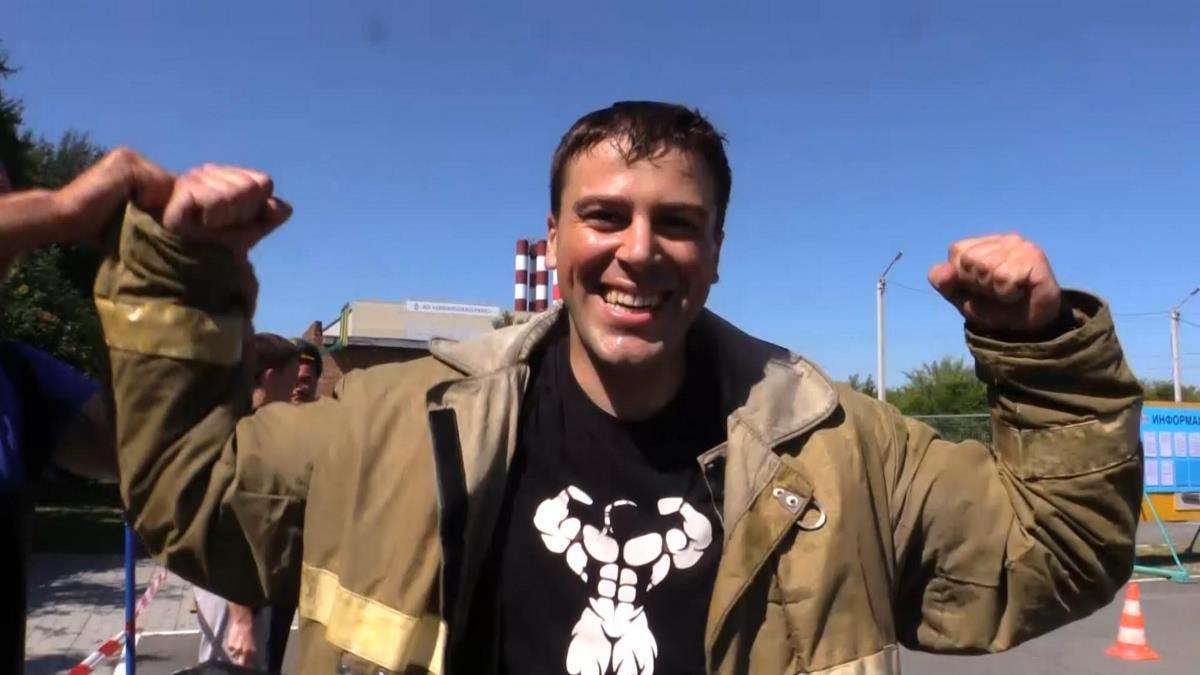 Пожарный из Бердска Александр Остапчук принимает участие в конкурсе «Папа в погонах»