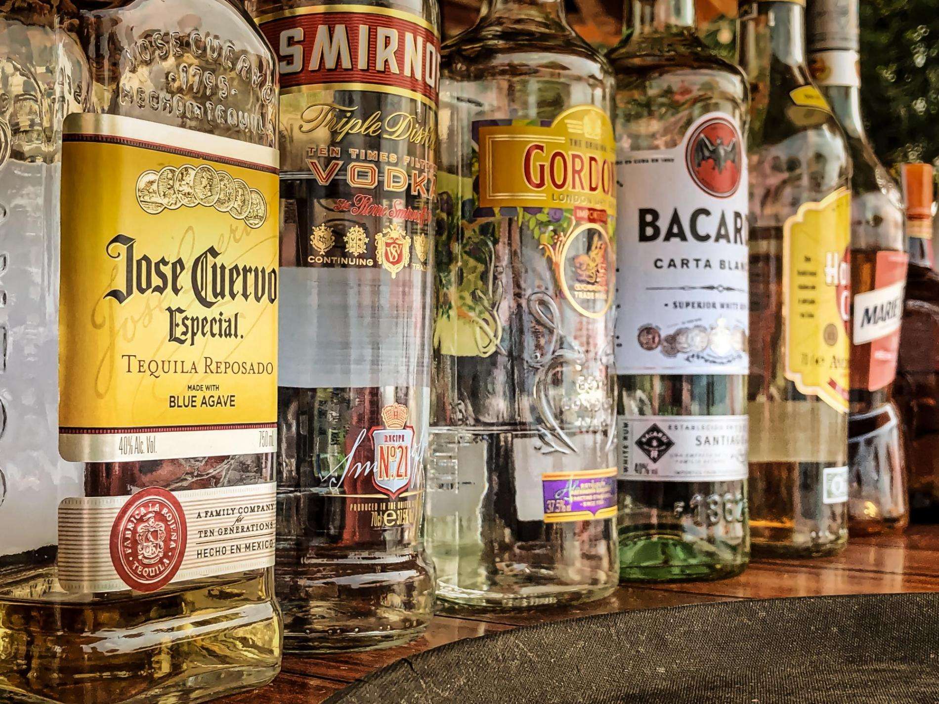 Больше четверти крепкого алкоголя на российском рынке — нелегальная продукция