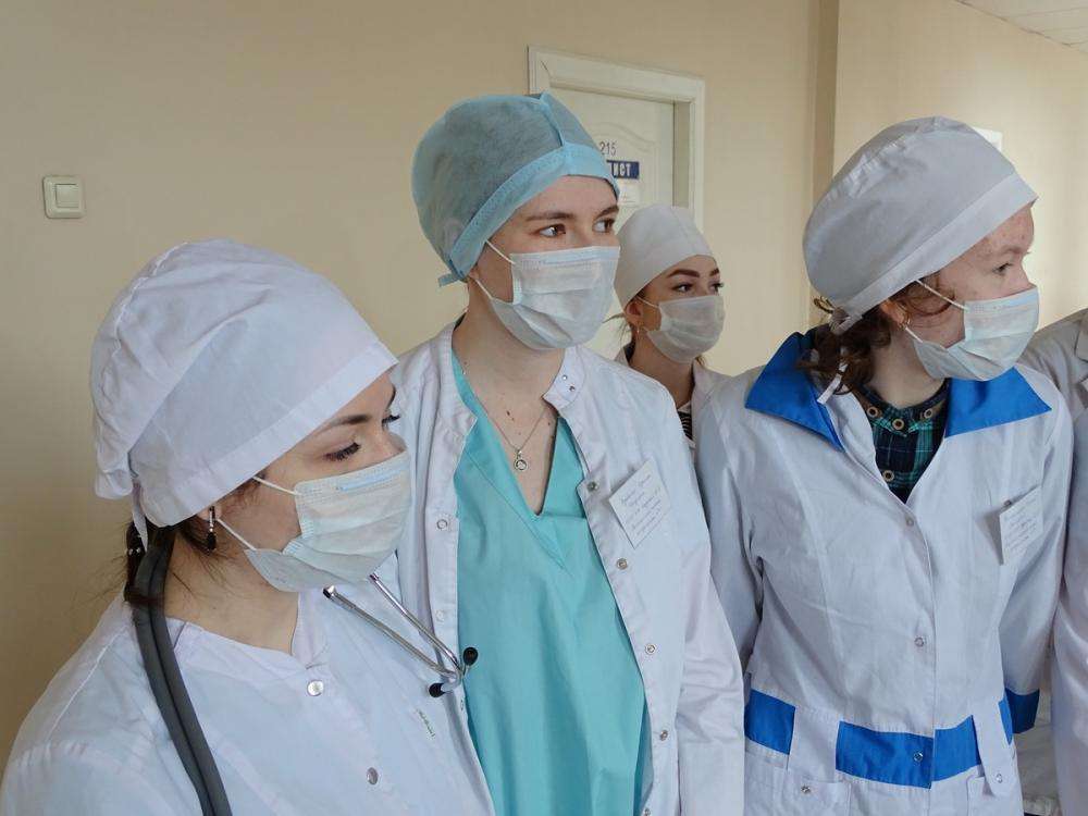 Более 2000 медиков дополнительно вышли на борьбу с COVID-19 в Новосибирской области