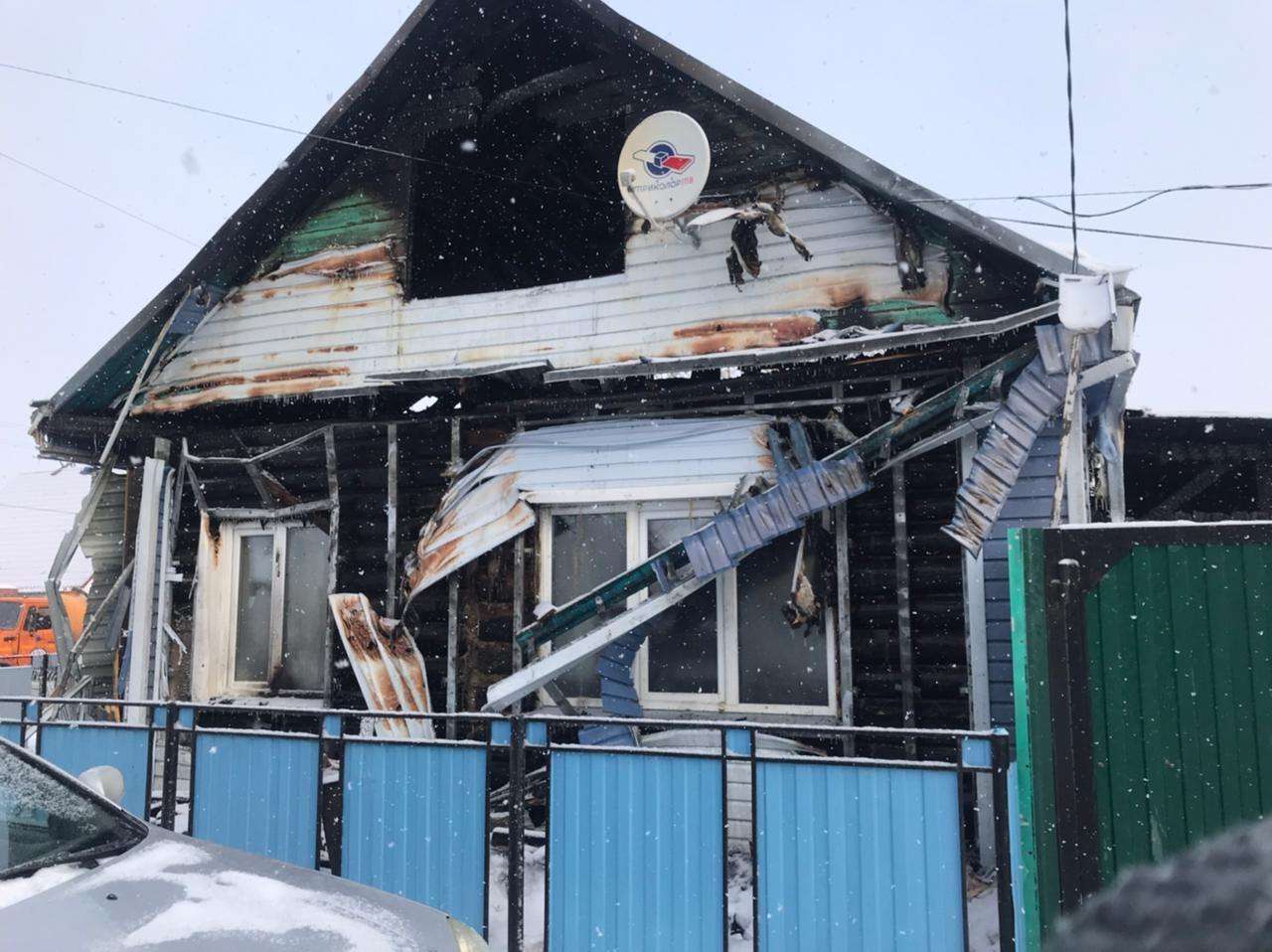 Cлучайный водитель вовремя заметил пожар и помог таким образом спастись хозяйке дома в Бердске 